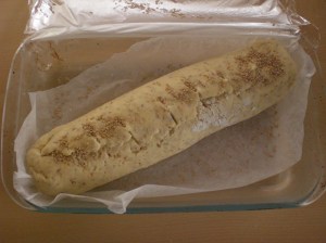 Massa crua, com gergelim por cima